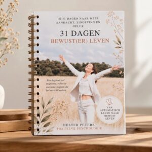31 Dagen Bewust(er) Leven is een praktisch invulboek dat je helpt om bewuster naar jezelf en je leven te kijken. Met dagelijkse reflecties, oefeningen en inzichten uit de positieve psychologie en ACT ontdek je wat écht belangrijk voor je is, waar je energie van krijgt en hoe je meer rust, richting en vertrouwen kunt ervaren.